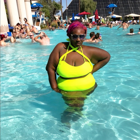 Bathing suits - Picture 2 of 2